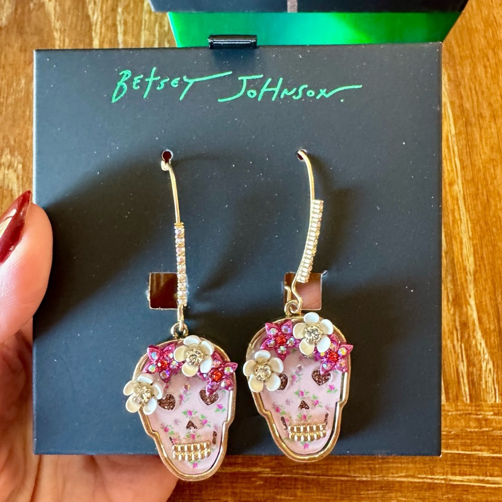 NIP Betsey Johnson pink skull earrings - Picture 4 of 9